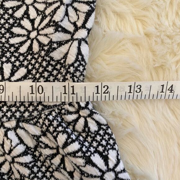 Topshop White Black Daisy Floral Print Skater Dress 4 - Picture 7 of 10